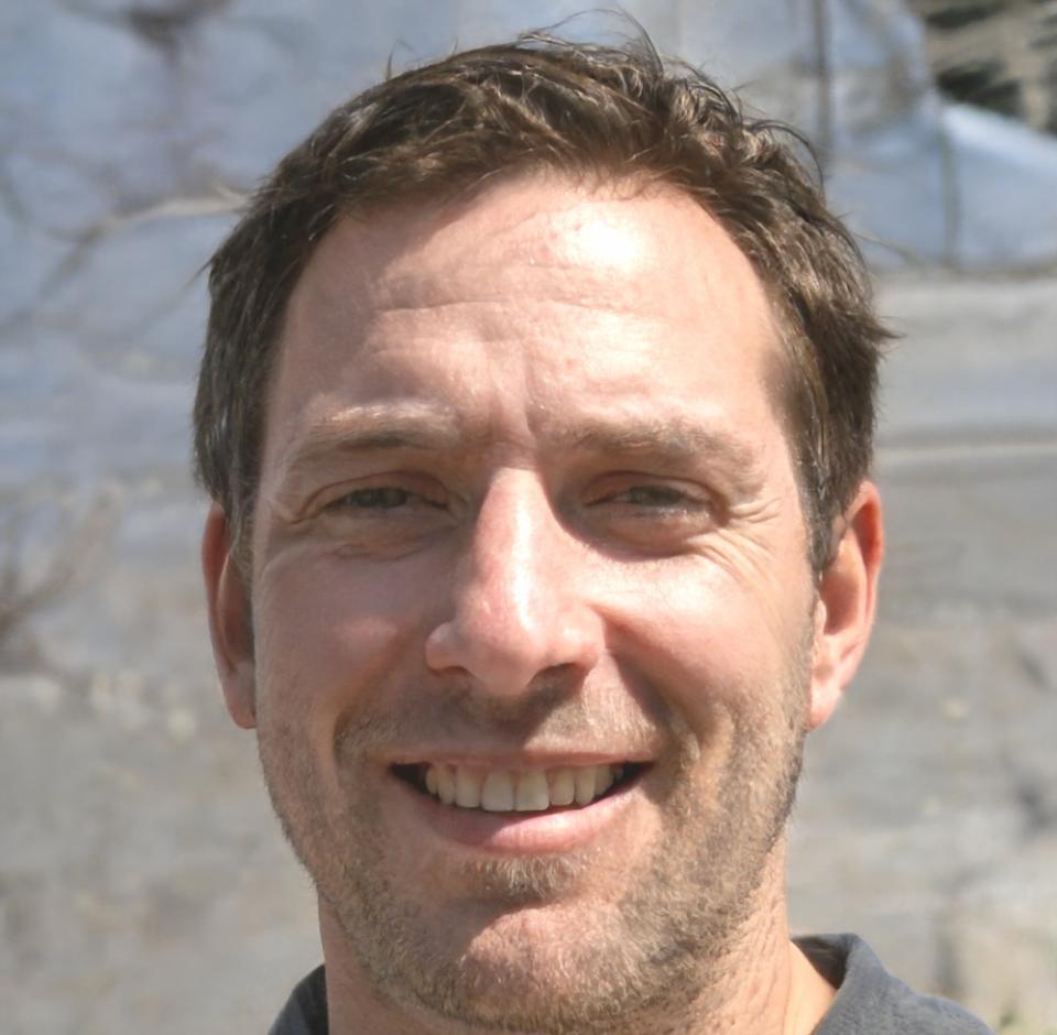 Portret doktora Kamila Zawadzkiego - eksperta ds. interwencji kryzysowej